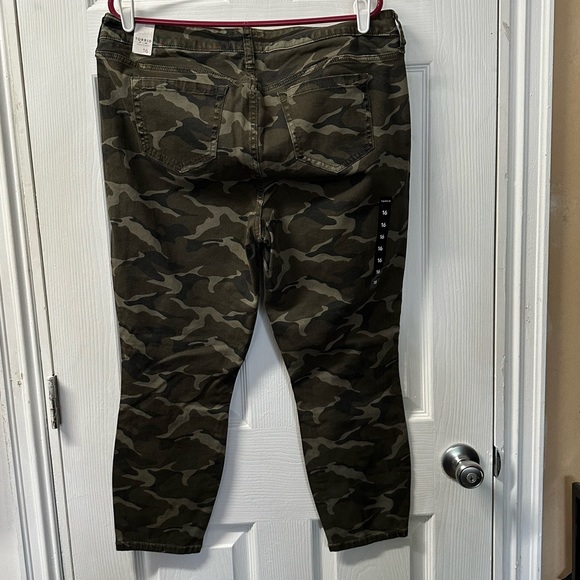 Torrid Washed Olive 5 pocket Camo size 16 - Picture 3 of 4